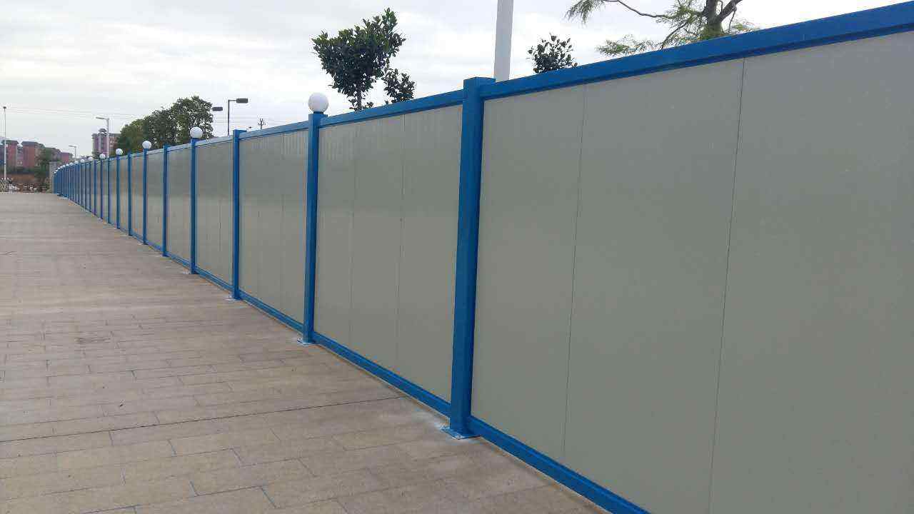 洛陽彩鋼圍擋的特性及裝置辦法