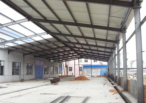 搭建鋼結(jié)構(gòu)廠房注意事項(xiàng)